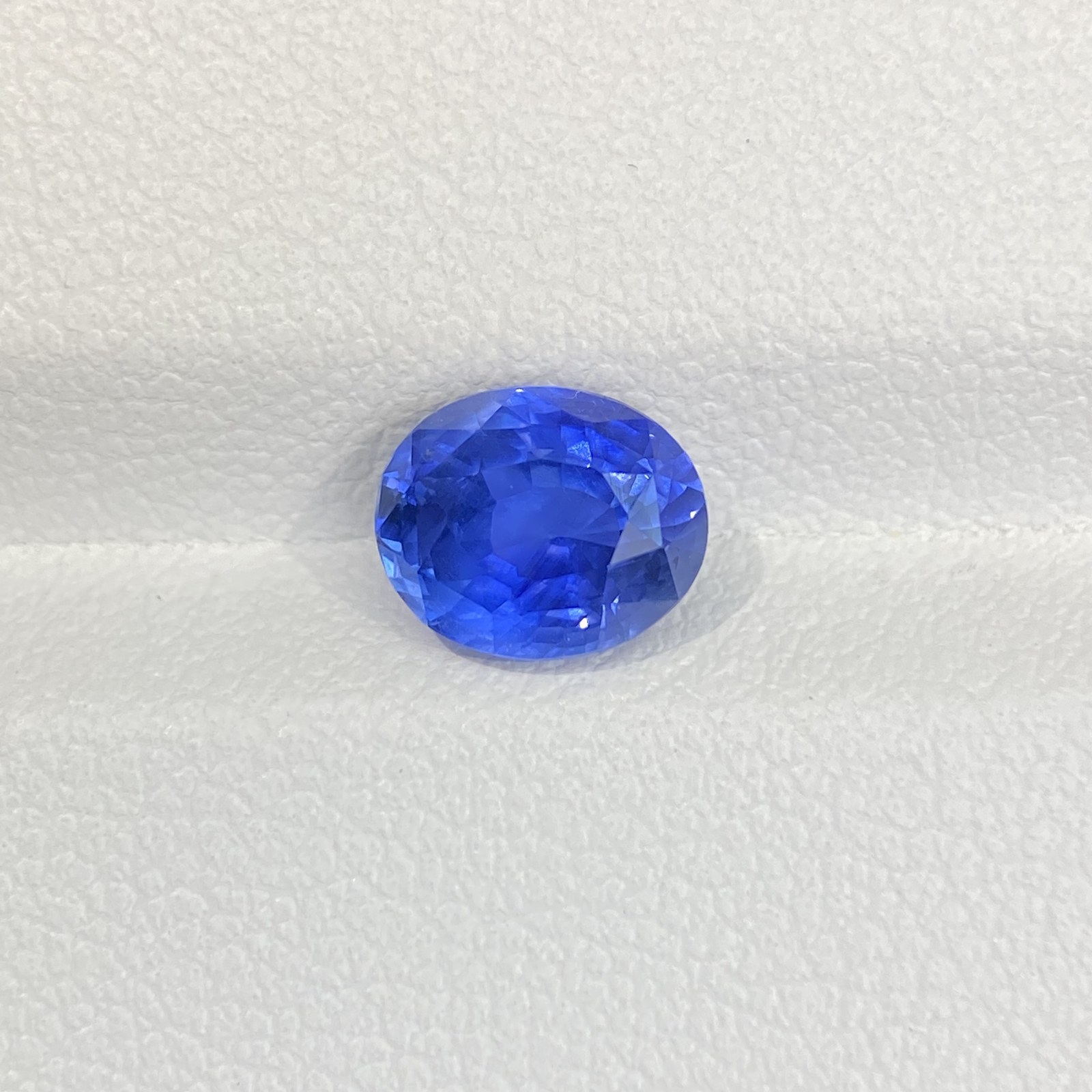 2.14-carat Cornflower Blue Sapphire, Round Cut, GUILD Certified
