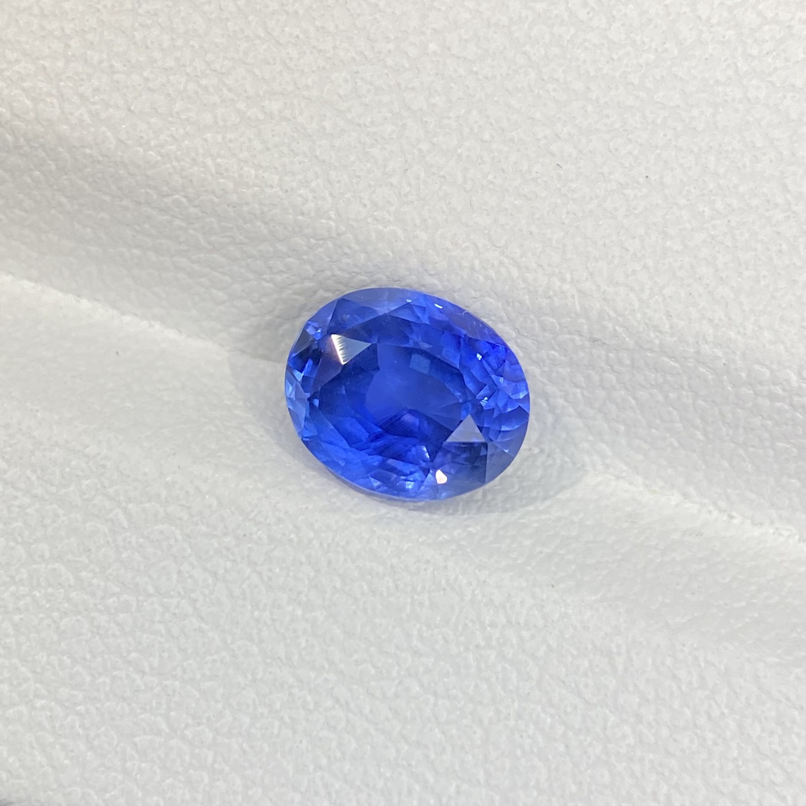 2.14-carat Cornflower Blue Sapphire Round Stone Image 2