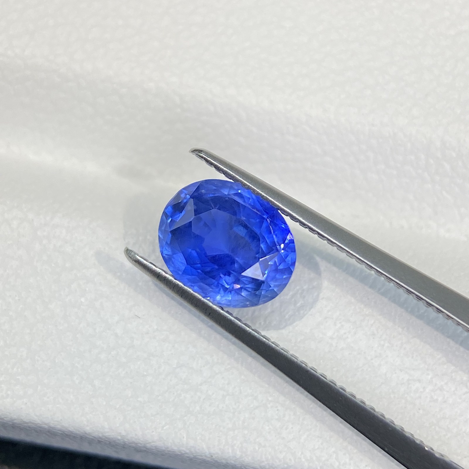 2.14-carat Cornflower Blue Sapphire Round Stone Image 3