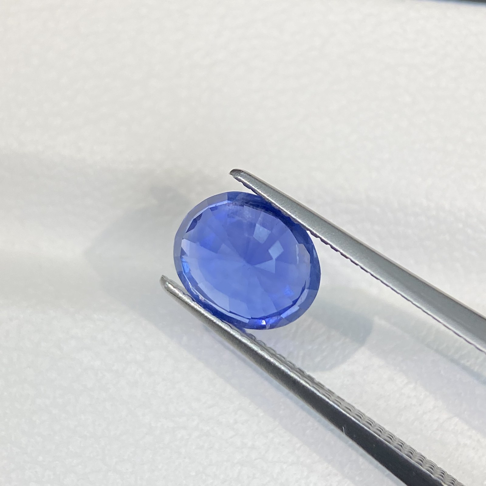 2.14-carat Cornflower Blue Sapphire Round Stone Image 4