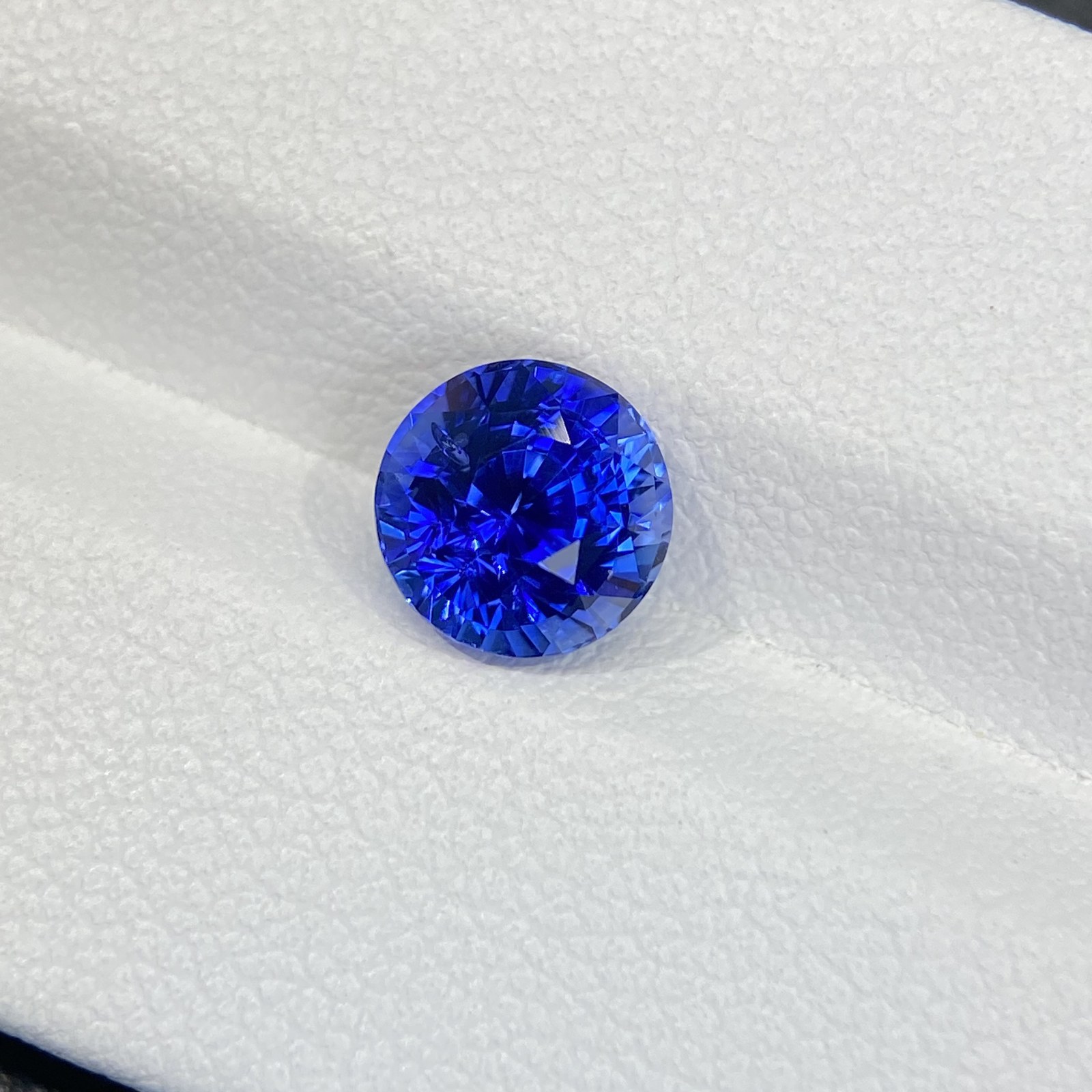 2.18-carat Royal Blue Sapphire Round Stone Image 2