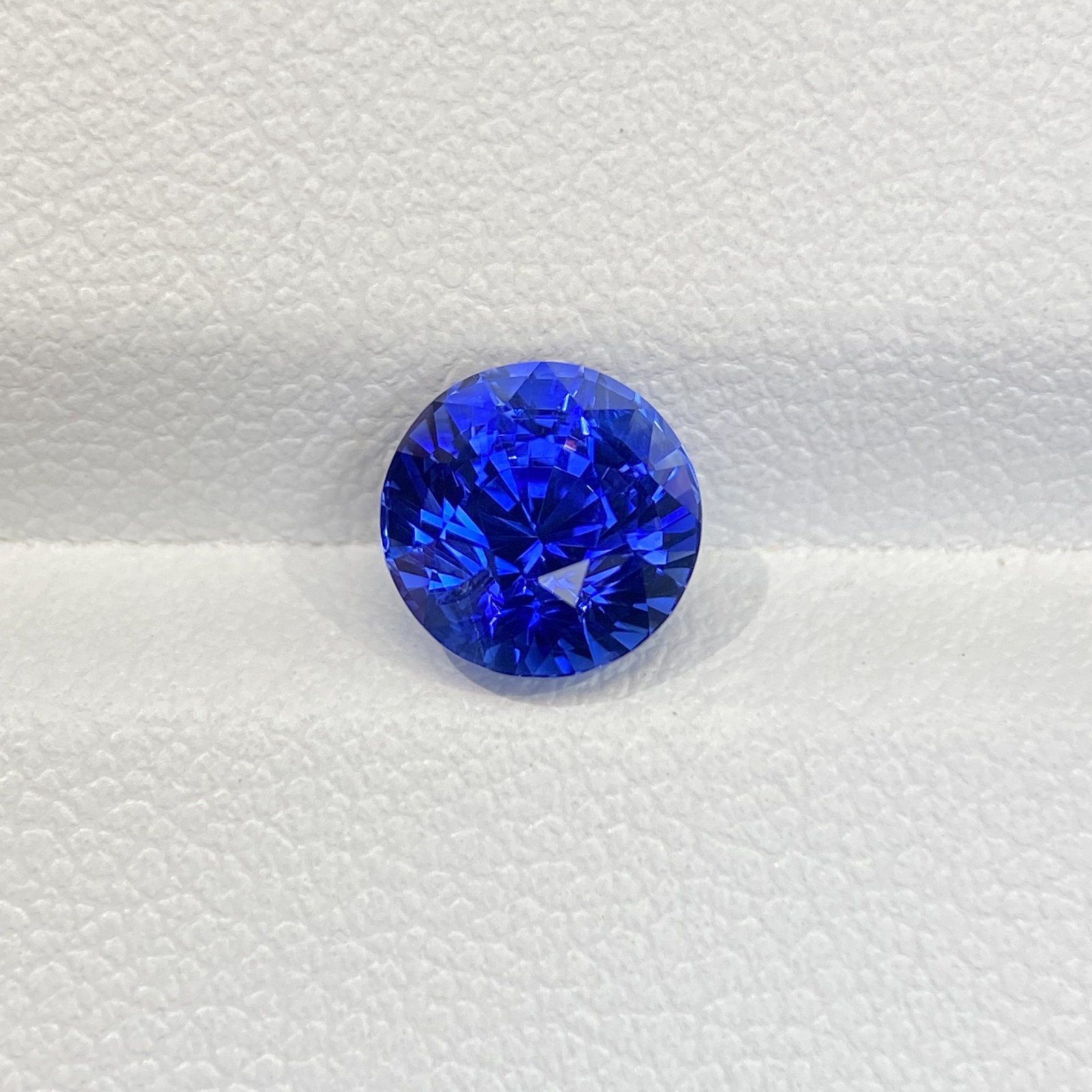2.18-carat Royal Blue Sapphire Round Stone Image 4