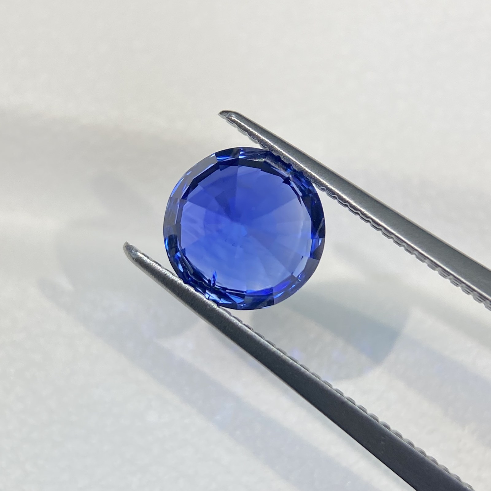 2.18-carat Royal Blue Sapphire Round Stone Image 5
