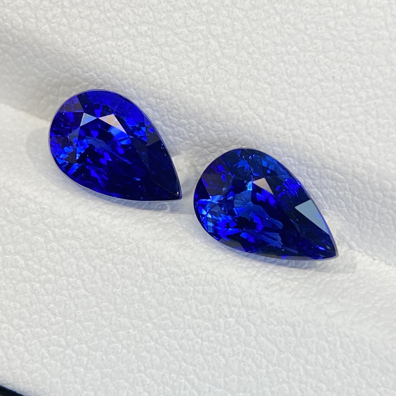 4-carat Royal Blue Sapphire Pair Marquise Stone Image 2