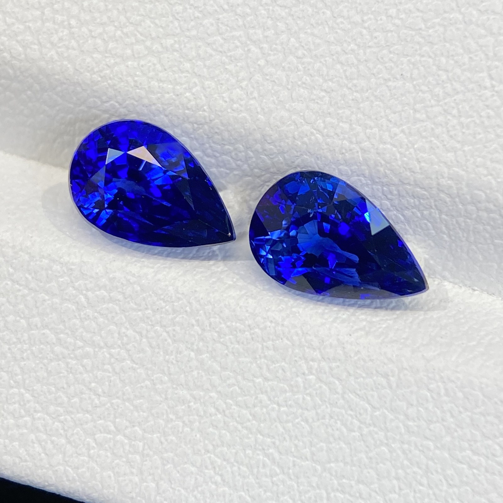 4-carat Royal Blue Sapphire Pair Marquise Stone Image 3