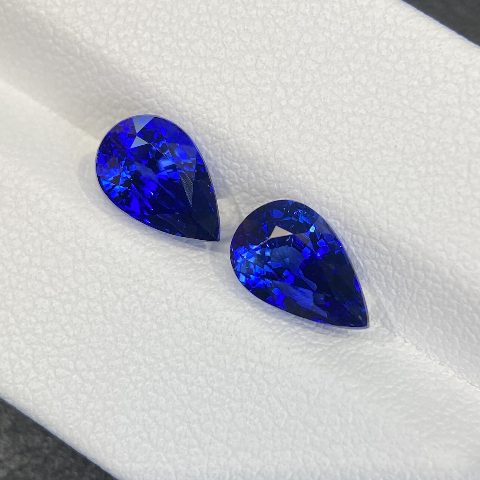 4-carat Royal Blue Sapphire Pair Marquise Stone Image 4