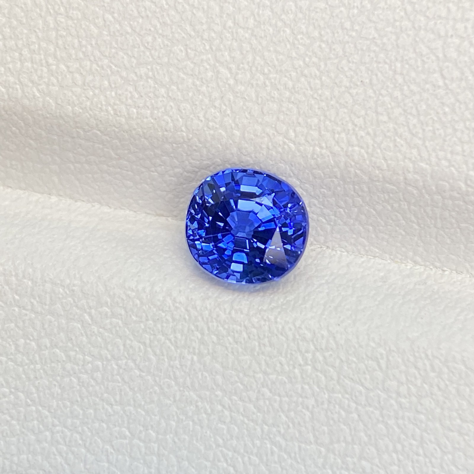 1.86-carat Cornflower Blue Sapphire Cushion Stone Image 4