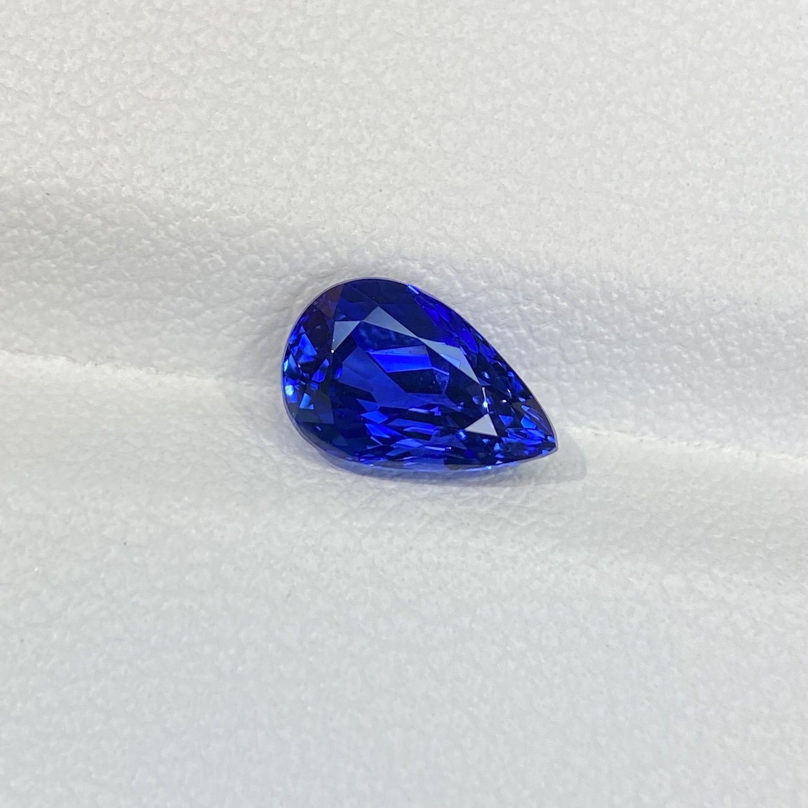 1.73-carat Royal Blue Sapphire · Teardrop Stone Image 4