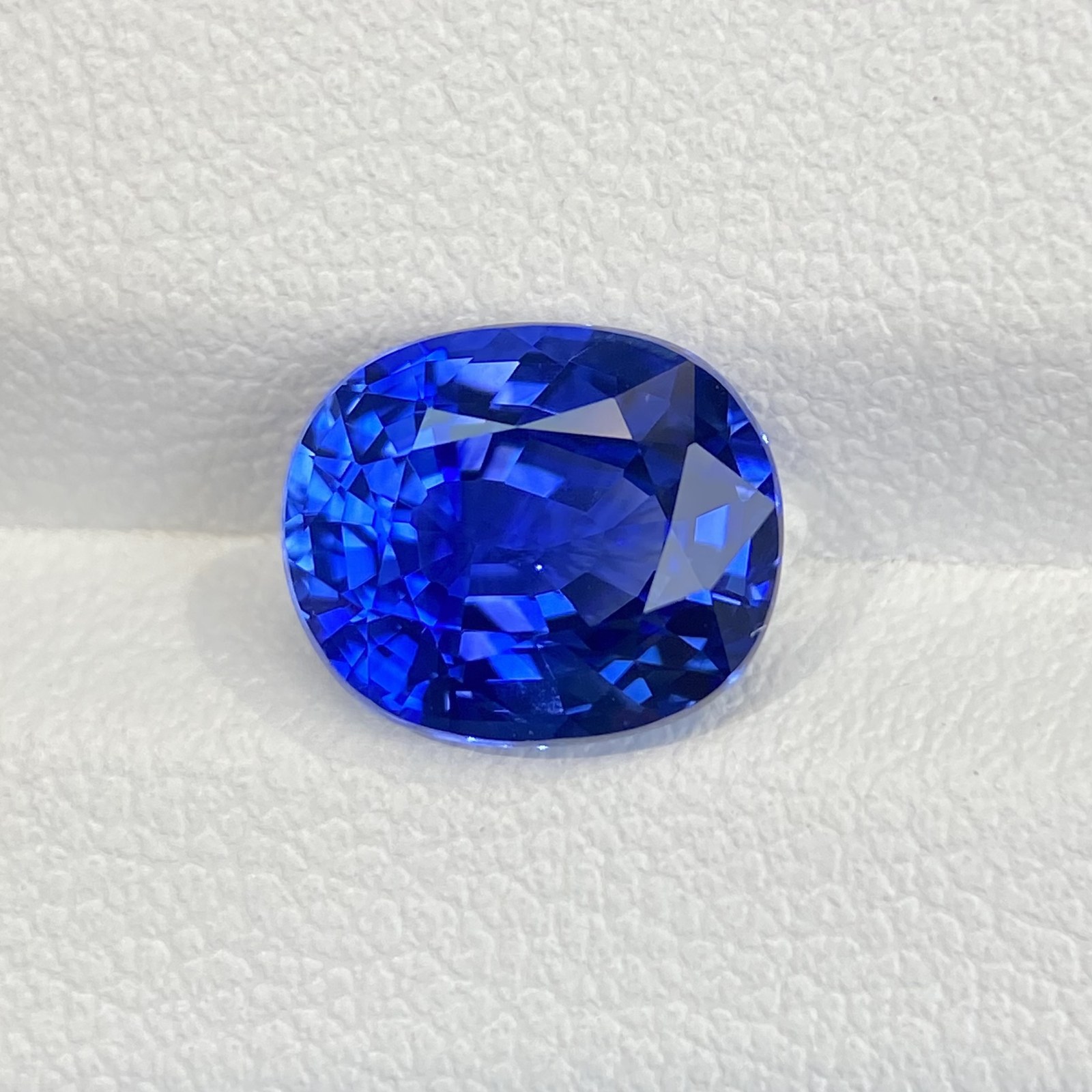 3.74-carat Cornflower Blue Sapphire Round Cut