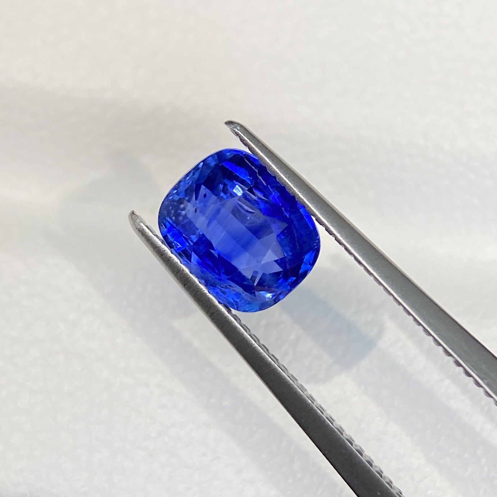 1.78-carat Cornflower Blue Sapphire · Cushion Stone Image 3