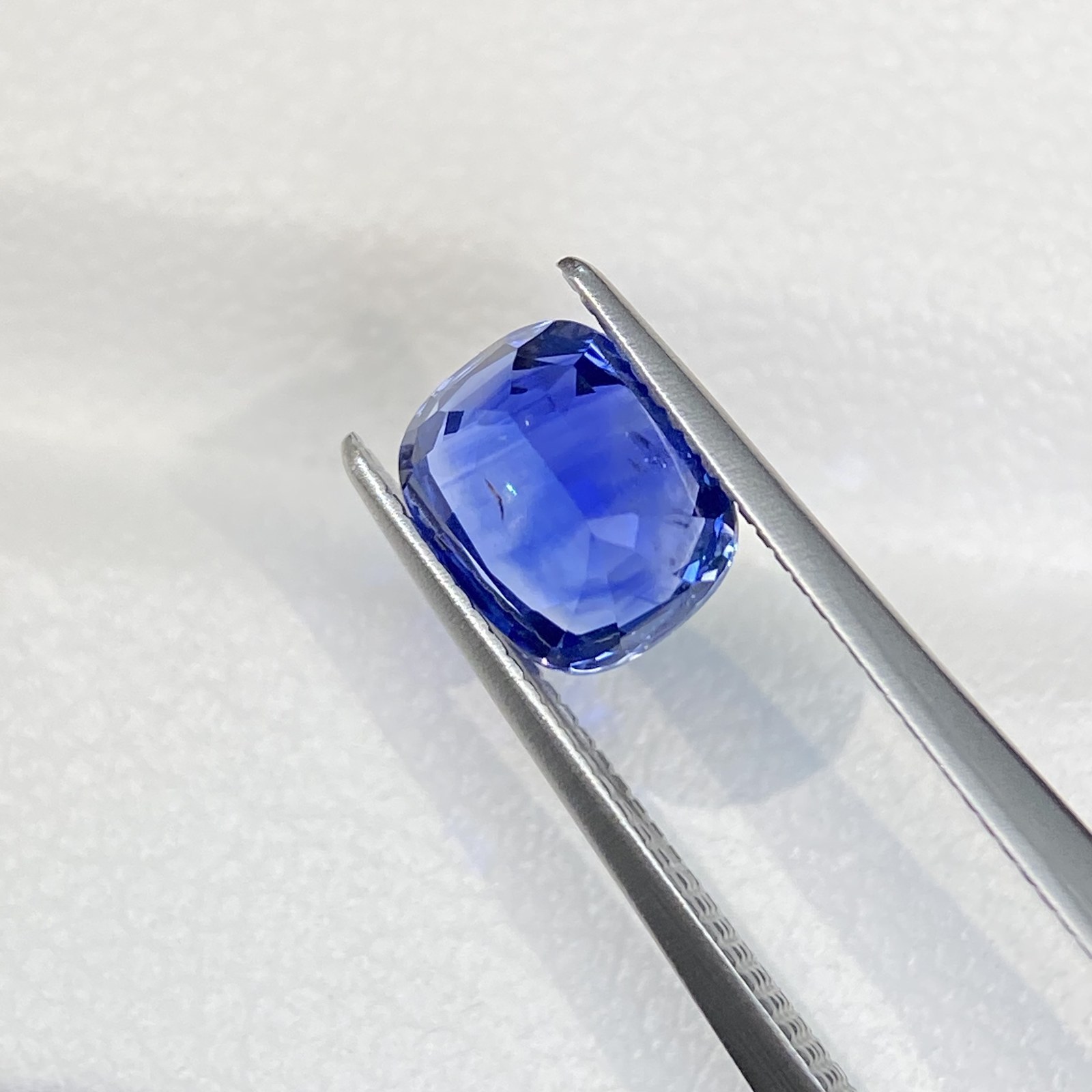 1.78-carat Cornflower Blue Sapphire · Cushion Stone Image 4