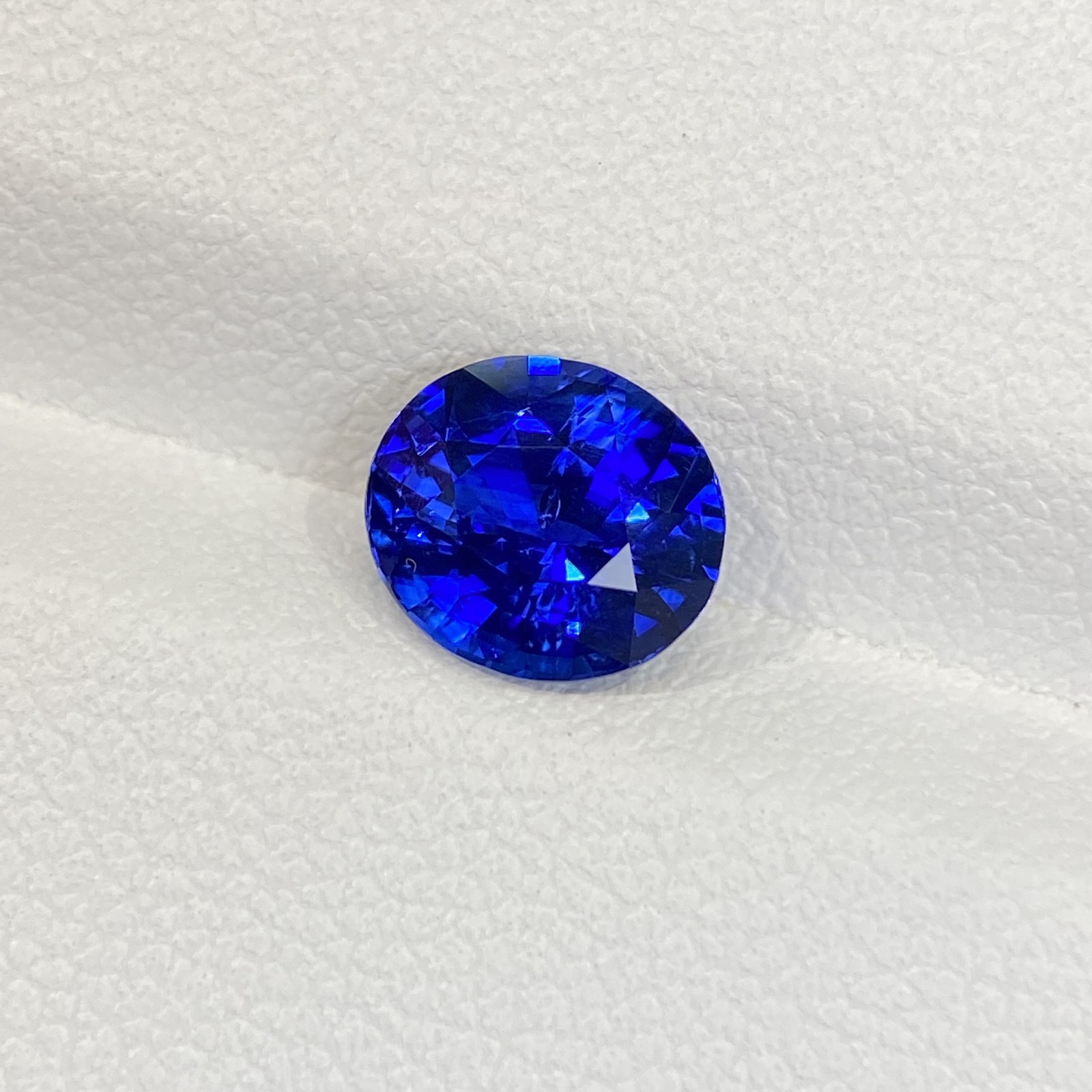 2.02-carat Royal Blue Sapphire Round Cut Stone Image 2