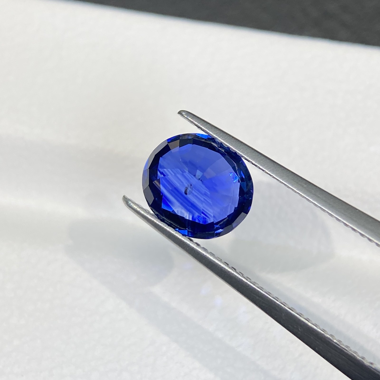 2.02-carat Royal Blue Sapphire Round Cut Stone Image 4