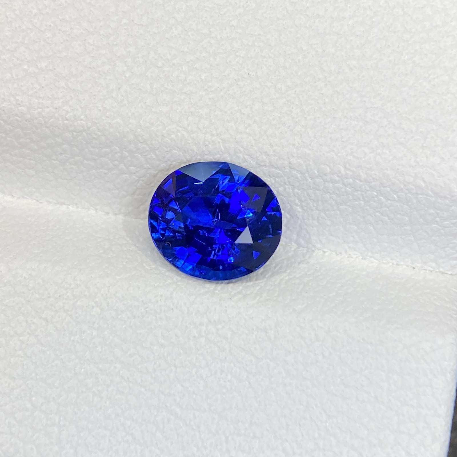 2.02-carat Royal Blue Sapphire Round Cut Stone Image 5