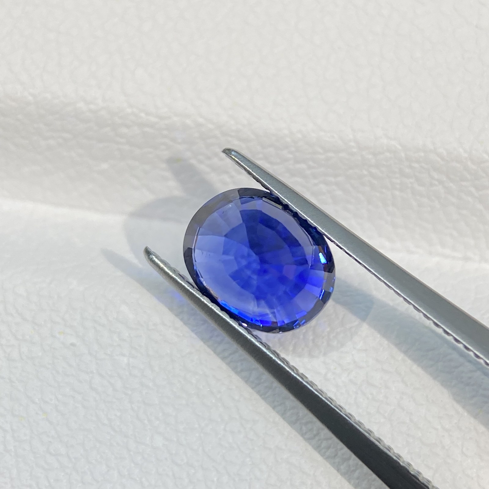 2.14-carat Royal Blue Sapphire Round Stone Image 3