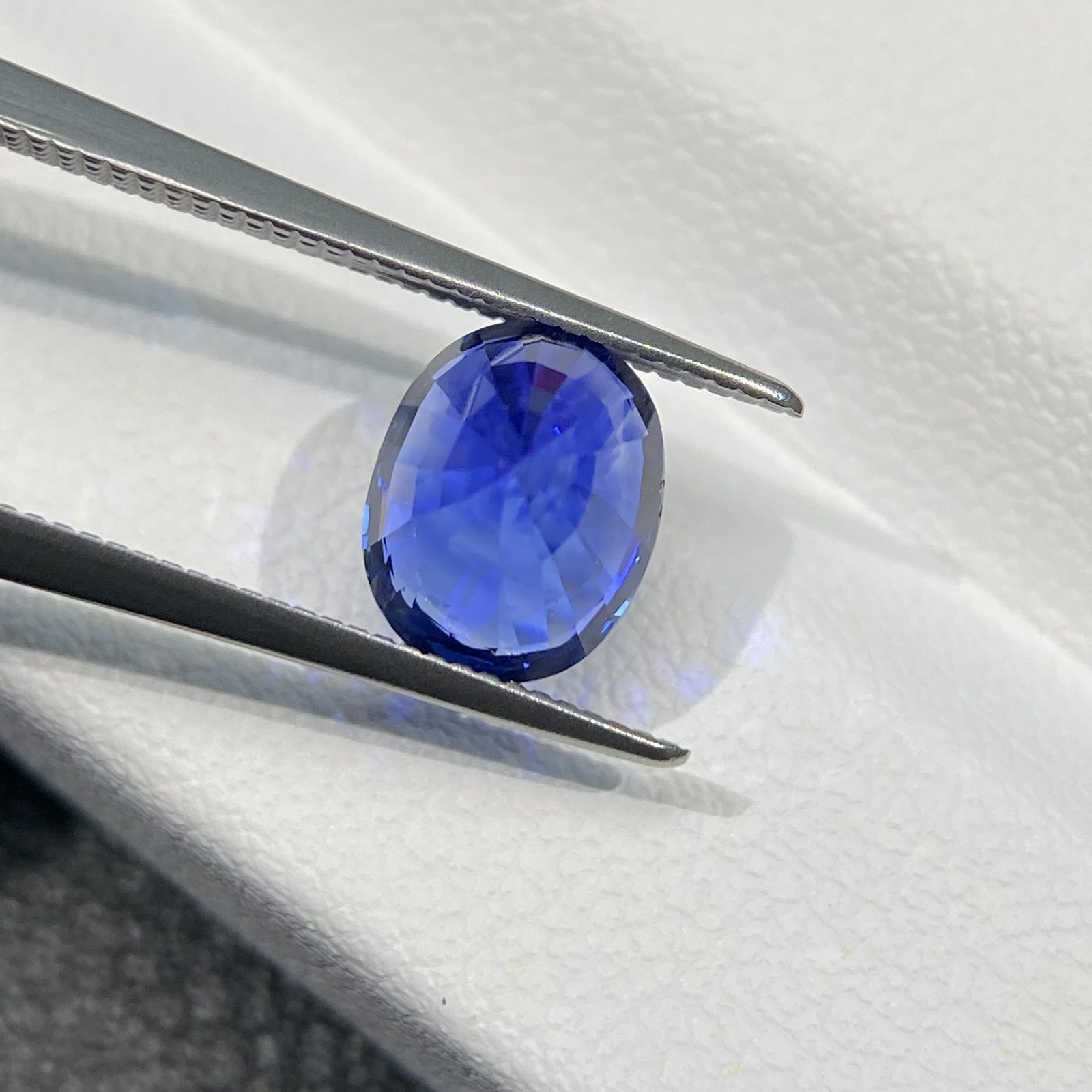 2.14-carat Royal Blue Sapphire Round Stone Image 4