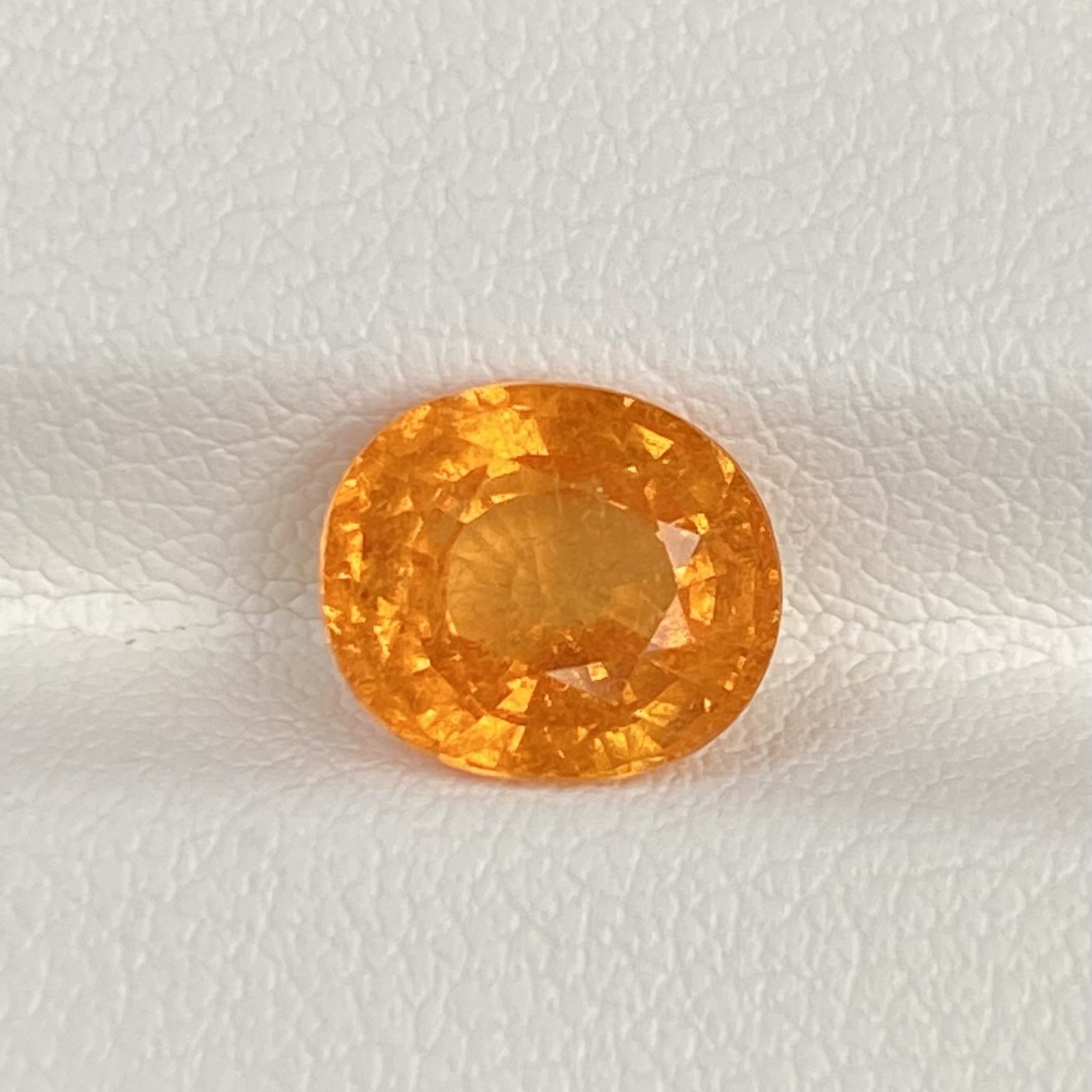 2.66-carat Natural Fancy Orange Stone, Round Cut, untreated