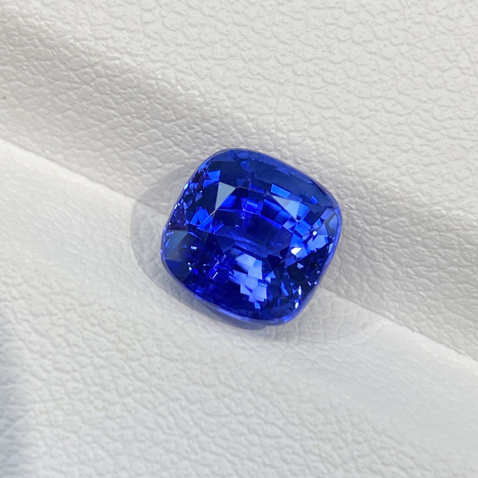 3.25ct Amethyst Sapphire Cushion Cut Stone Image 2