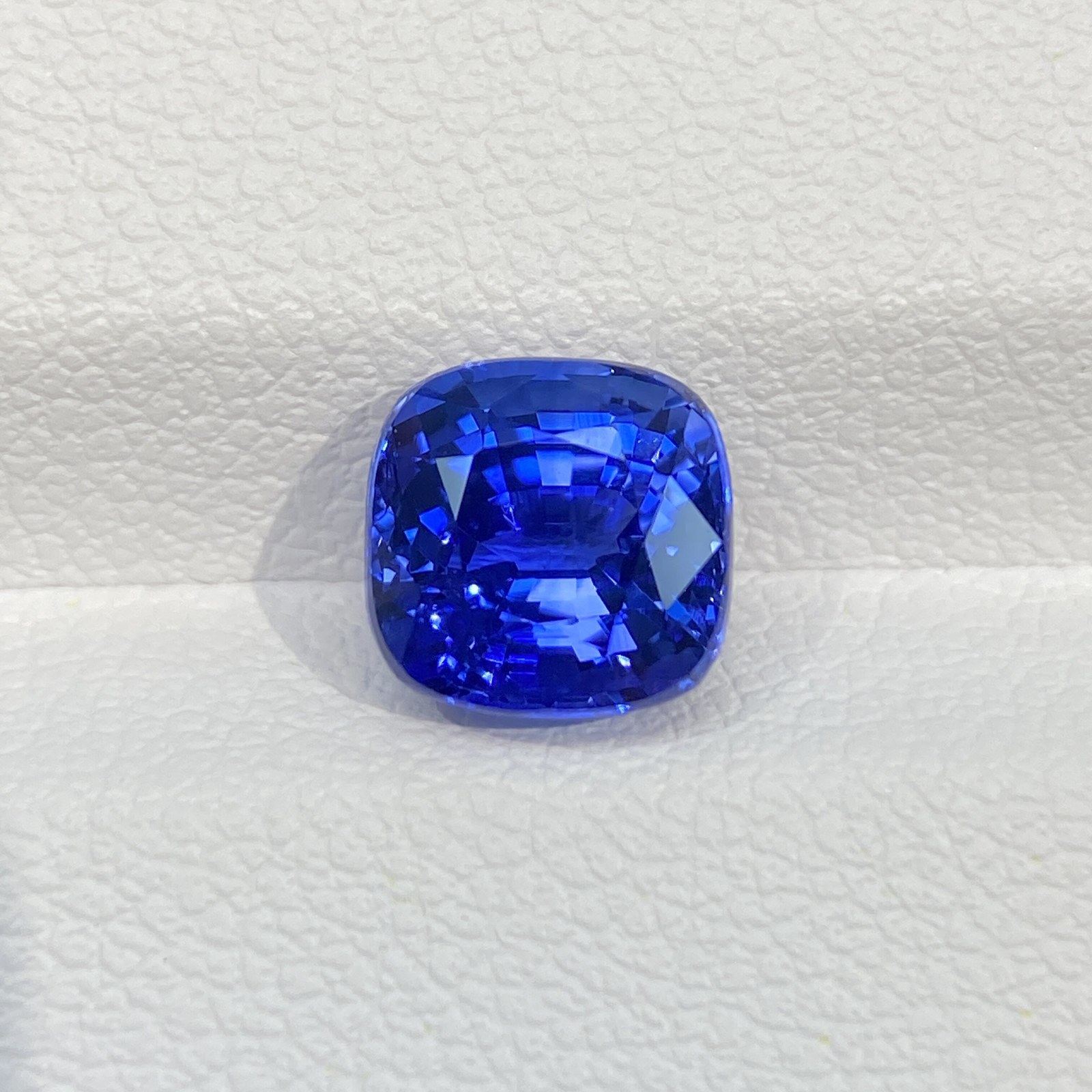 3.25ct Amethyst Sapphire Cushion Cut Stone Image 5