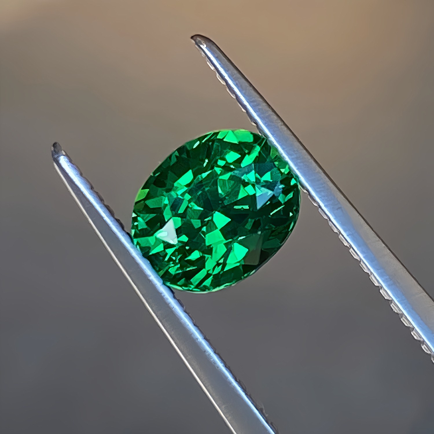 1.06-carat Cazań Green Tsavorite Loose Stone, Round cut, untreated