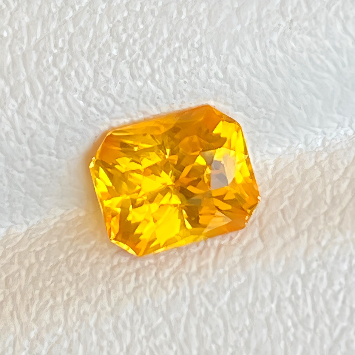 0.98ct 黄蓝宝