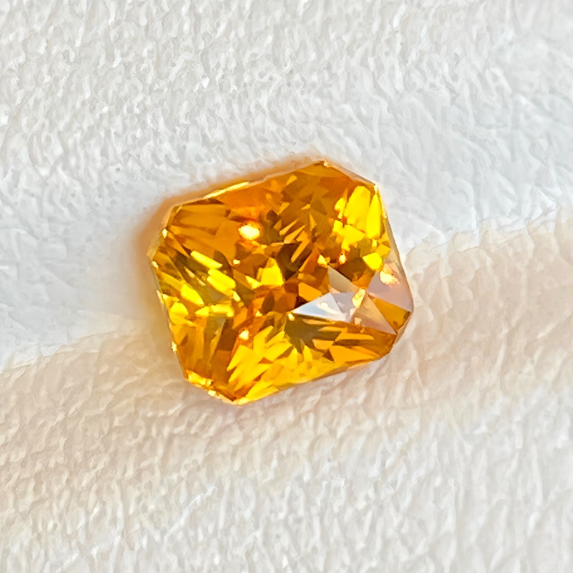 1.08ct 黄蓝宝