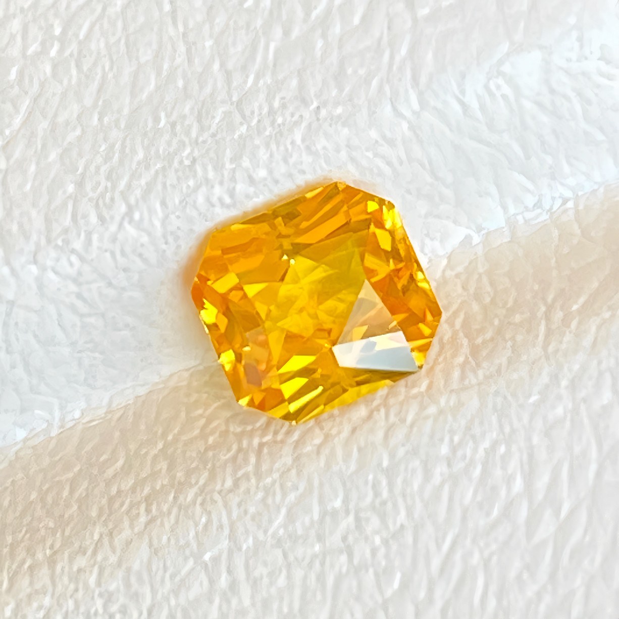 1.11ct 黄蓝宝