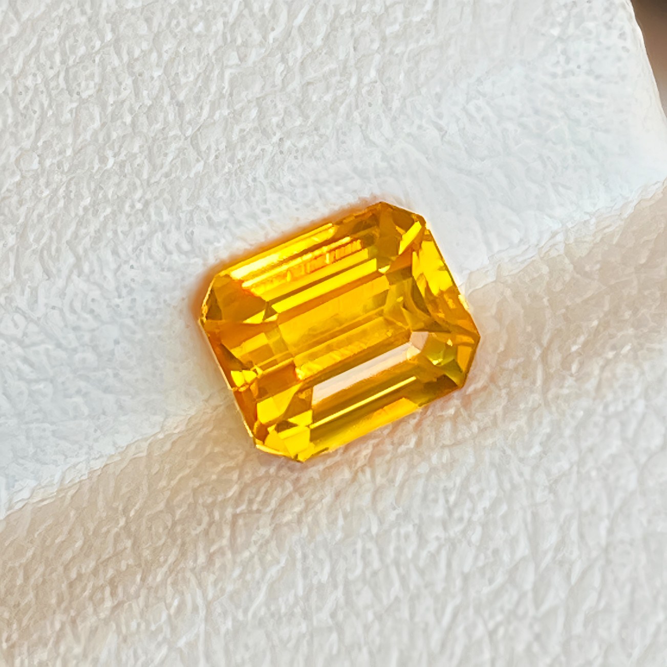 1.1ct 黄蓝宝