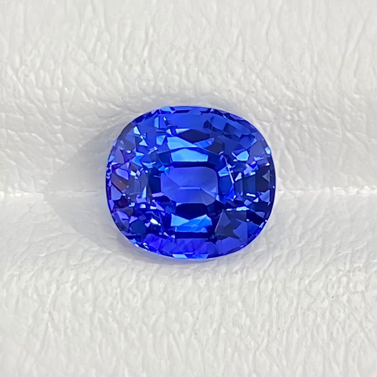 2.02-carat Cornflower Blue Sapphire Round Stone Image 2