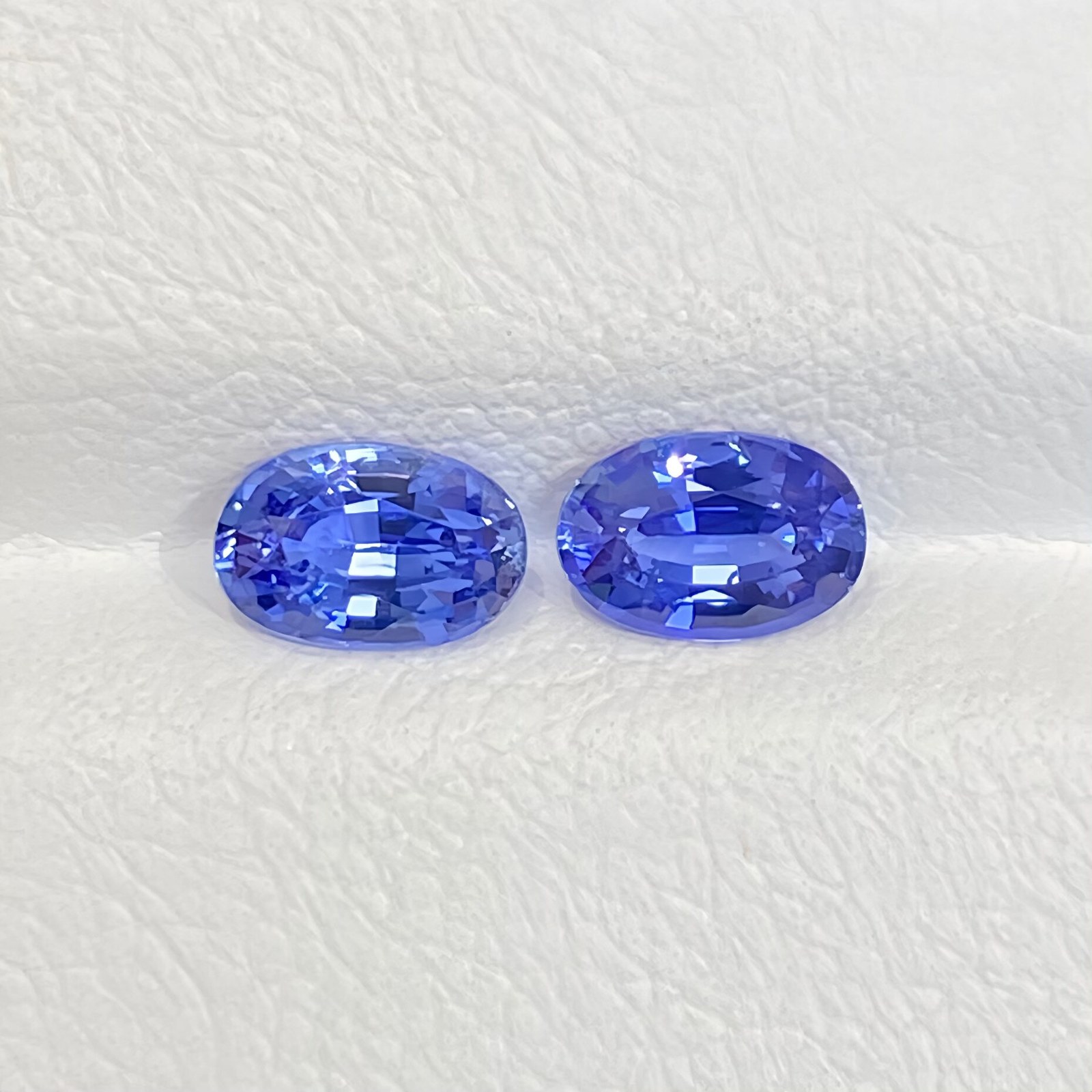 1.28 carat Cornflower Blue Sapphire, round cut, bright color, natural gemstone.