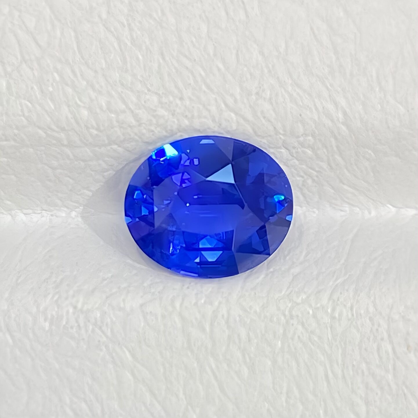 1.55-carat Cornflower Blue Sapphire, round cut, presenting a velvety pure blue.