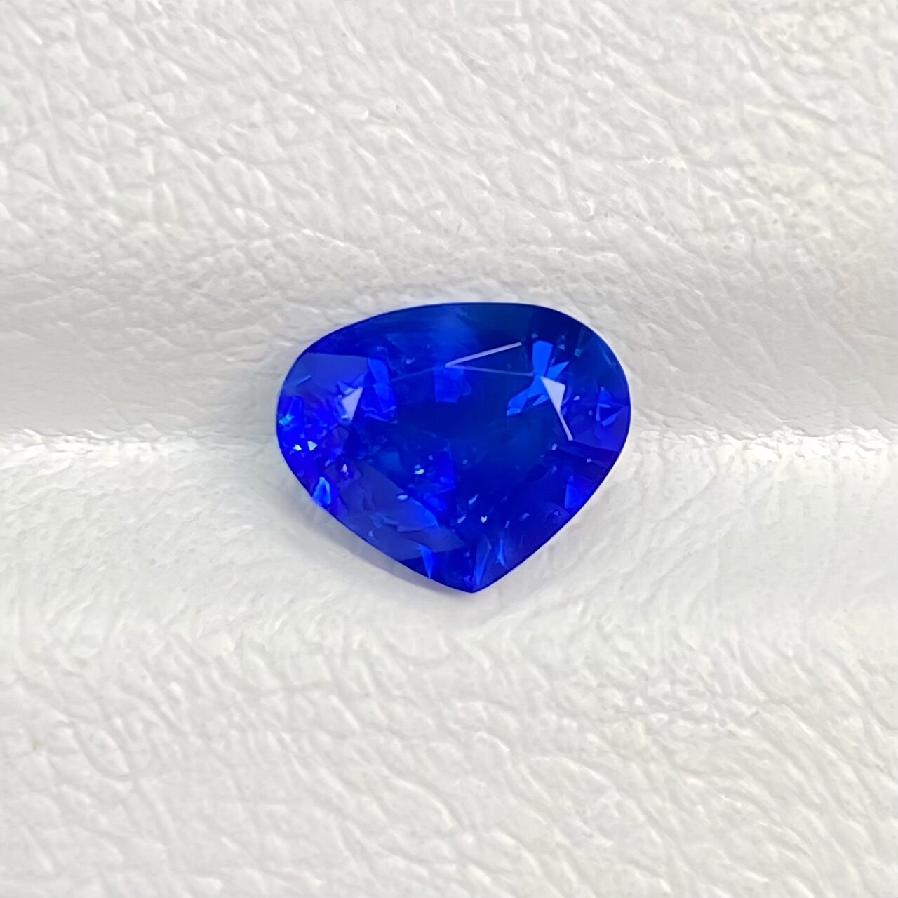 1.27-carat Royal Blue Sapphire · Heart Shape Stone Image 2