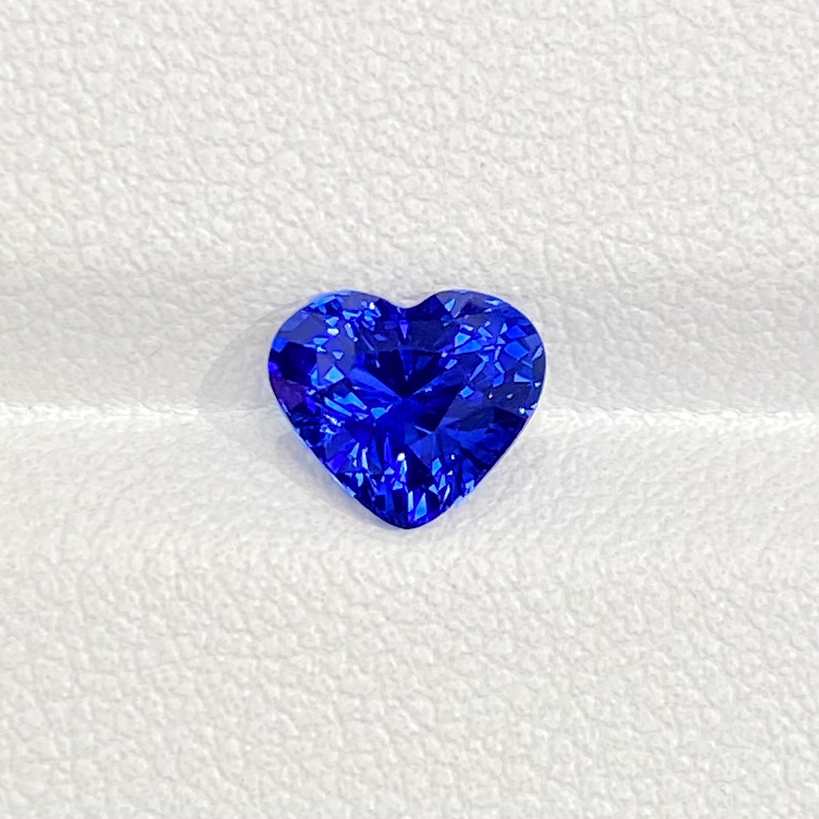 1.62 ct Cornflower Blue Sapphire · Round Stone Image 4