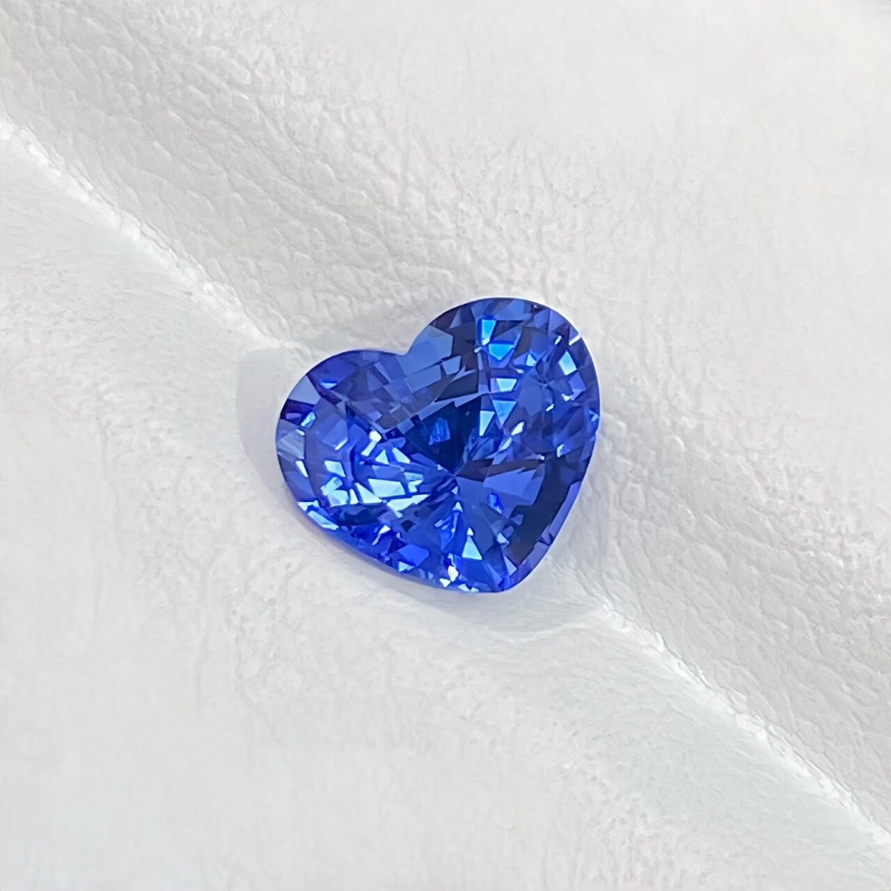 1.62 ct Cornflower Blue Sapphire · Round Stone Image 5