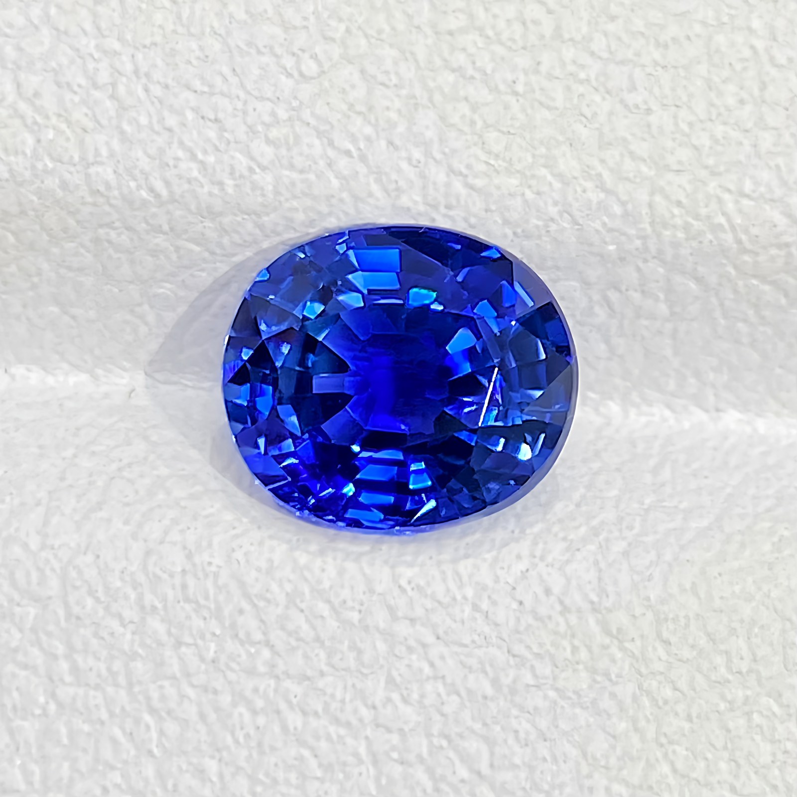 2.16-carat Royal Blue Sapphire Loose Stone, Round cut, GUILD certified