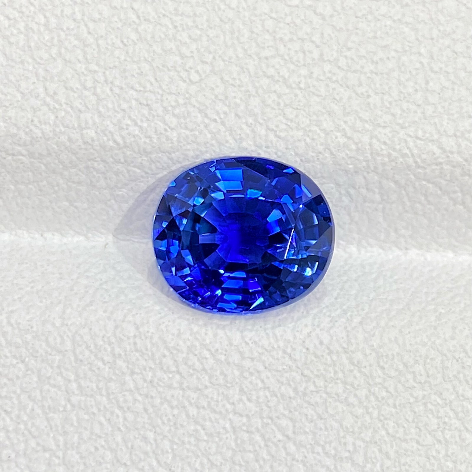 2.16-carat Royal Blue Sapphire Round Stone Image 2