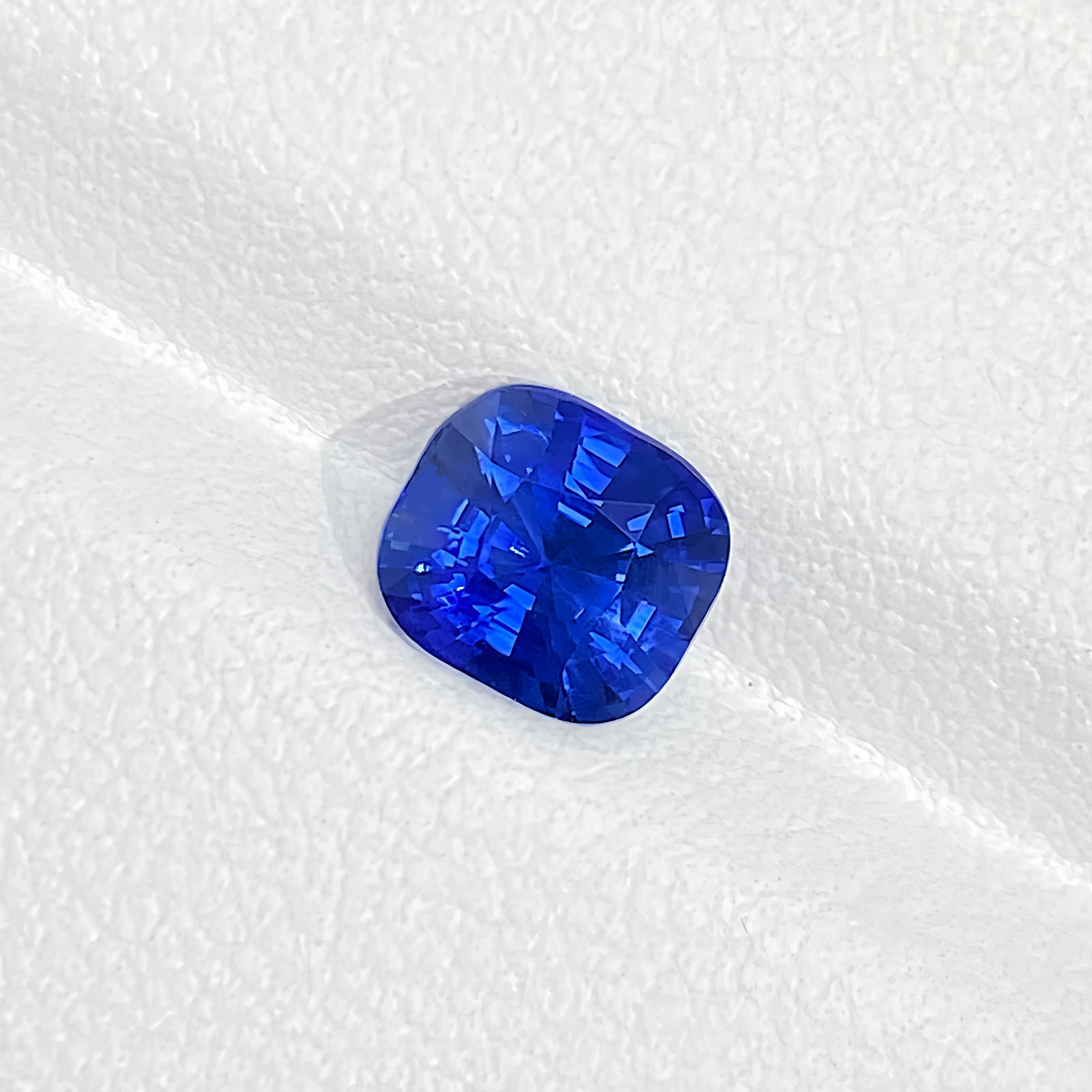 1.61-carat Royal Blue Sapphire Cabochon Stone Image 2