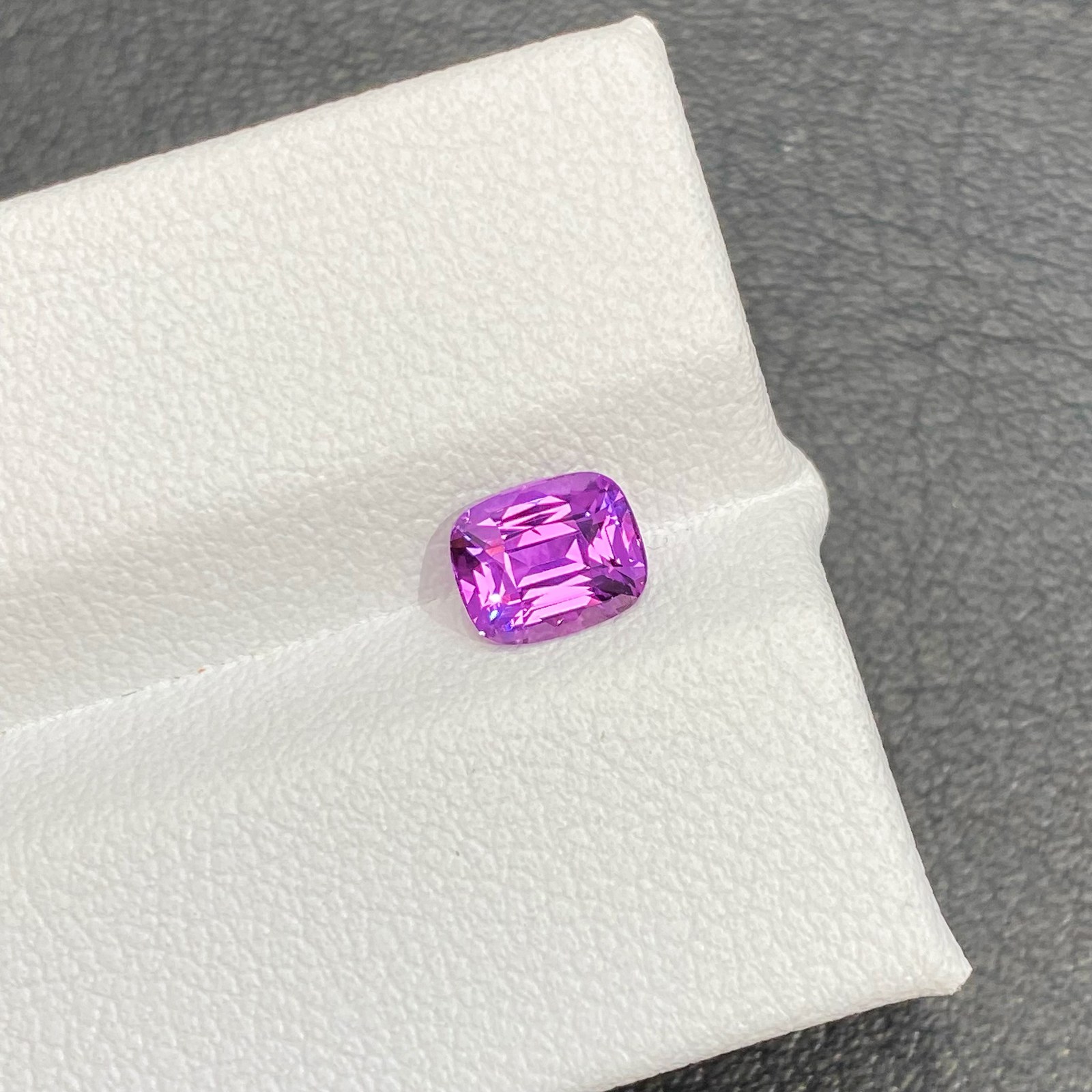 1.05-carat Amethyst Sapphire Cabochon Stone Image 4
