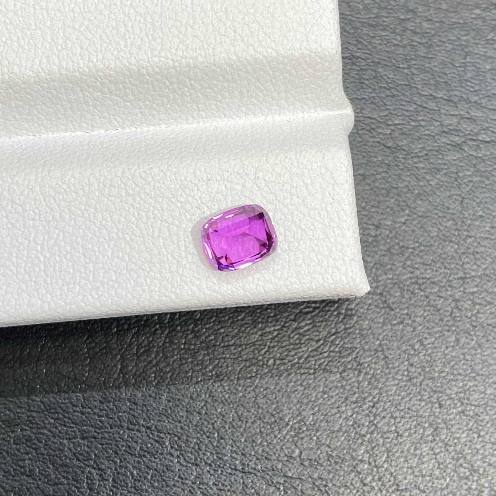 1.05-carat Amethyst Sapphire Cabochon Stone Image 5