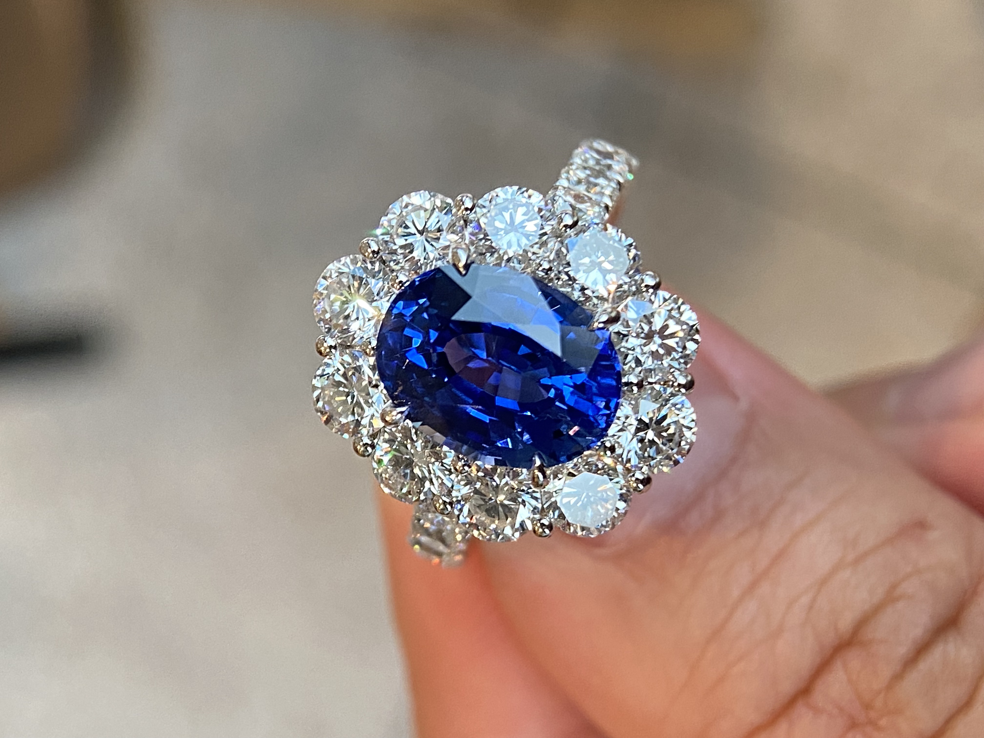 18K 围镶天然蓝宝石培育钻戒指 | GEMBÉAR 18K 金培育钻材质戒托